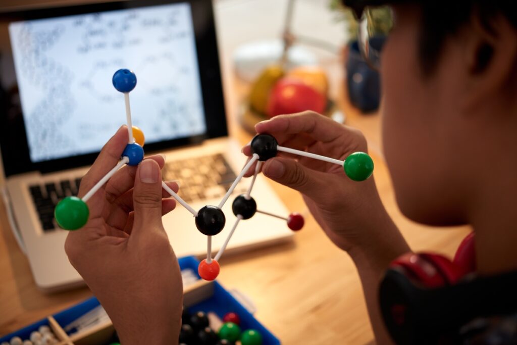 examining-molecular-model
